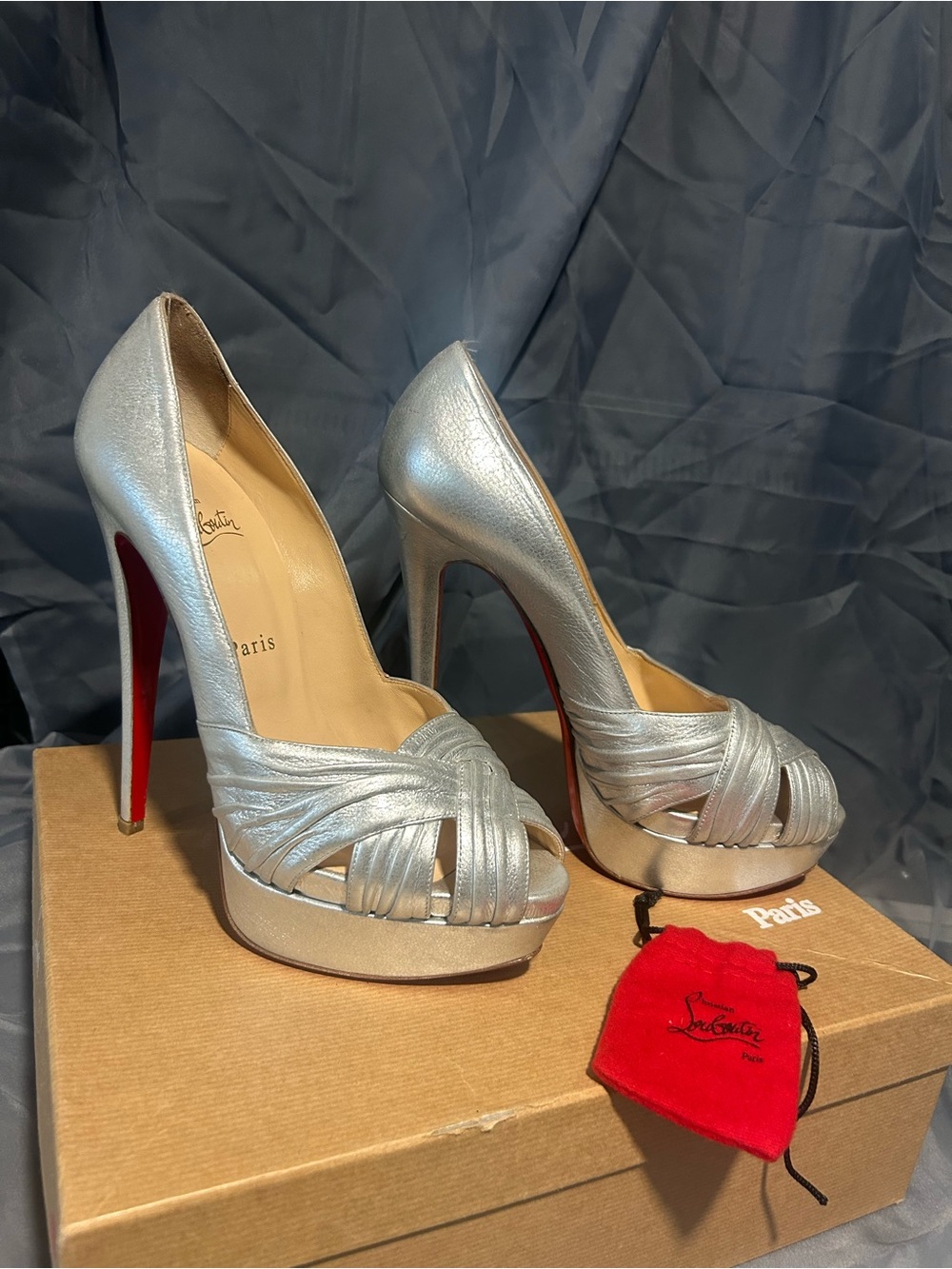 Christian Louboutin Silver Metallic Knotted Peep-Toe Platform Pumps size 39
